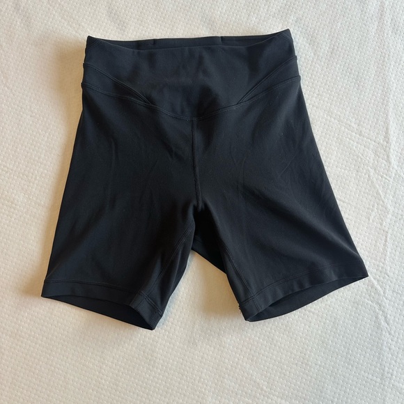 Women's Black lululemon Align™ High-Rise Short 6" - Picture 1 of 2